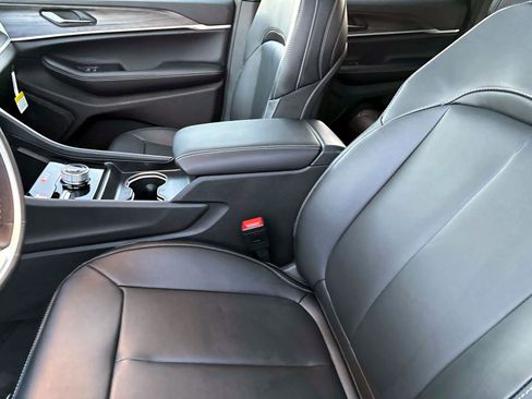 New 2025 Jeep Grand Cherokee Limited image 10