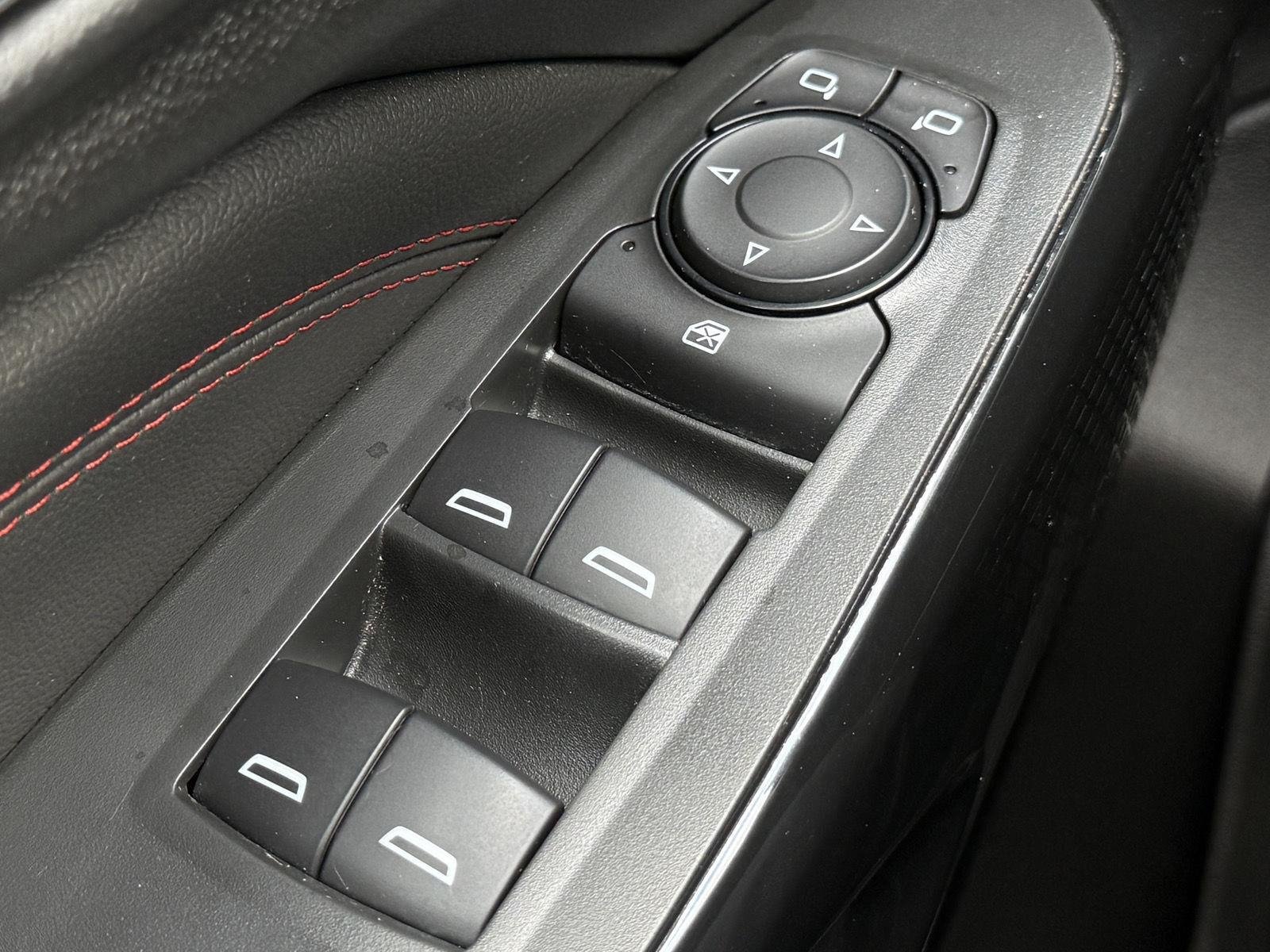 Used 2024 Chevrolet Trax RS w/ Sunroof Package FWD image 20