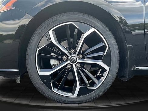 Used 2024 Nissan Altima 2.5 SR w/ SR Premium Package FWD image 32