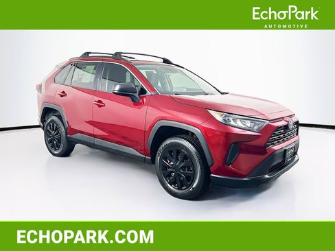 Used 2020 Toyota RAV4 LE image 1