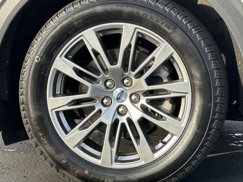 Certified 2025 Ford Explorer Platinum image 27