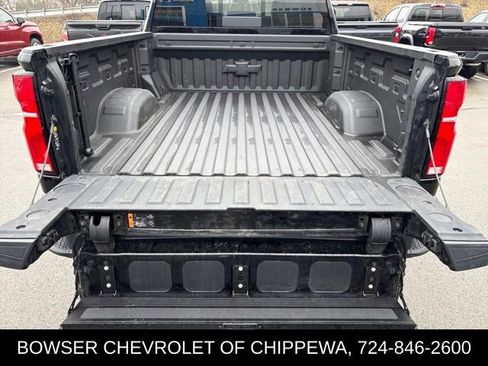 Used 2025 Chevrolet Silverado 2500 ZR2 w/ Technology Package image 9