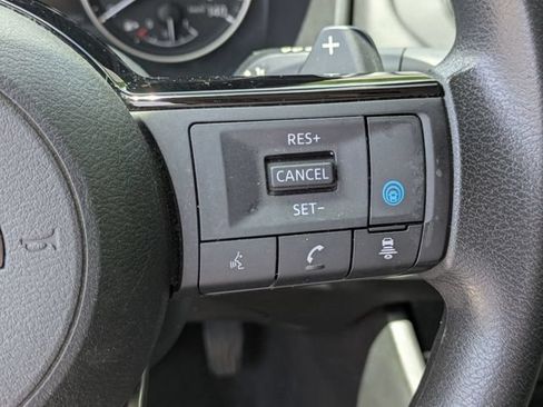 Used 2023 Nissan Rogue SV FWD image 19