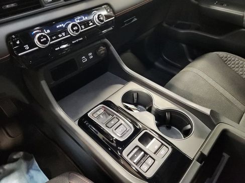 Used 2023 Honda Pilot Sport image 16
