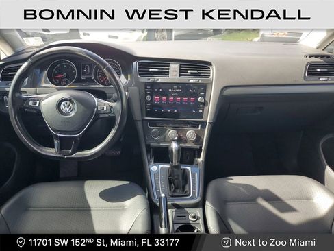 Used 2018 Volkswagen Golf SE image 14