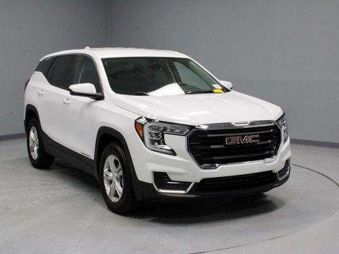 Used 2023 GMC Terrain SLE FWD image 1