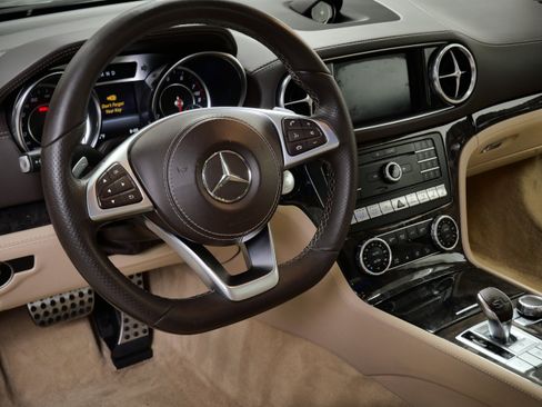 Used 2017 Mercedes-Benz SL 550 image 18