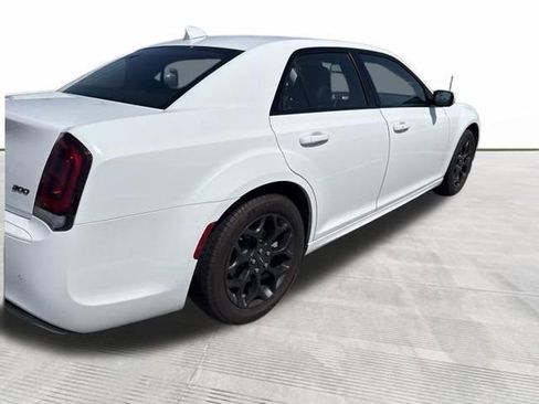 Used 2022 Chrysler 300 Touring L w/ Popular Equipment Group AWD/4WD image 3