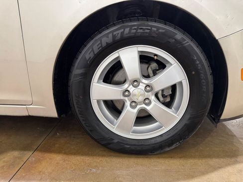 Used 2016 Chevrolet Cruze LT FWD image 25