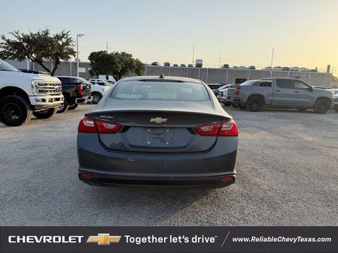 Used 2021 Chevrolet Malibu LS FWD image 4