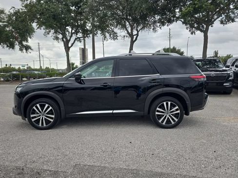 Certified 2025 Nissan Pathfinder Platinum w/ Cargo Package AWD/4WD image 5
