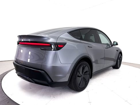 Used 2026 Tesla Model Y Long Range RWD image 17
