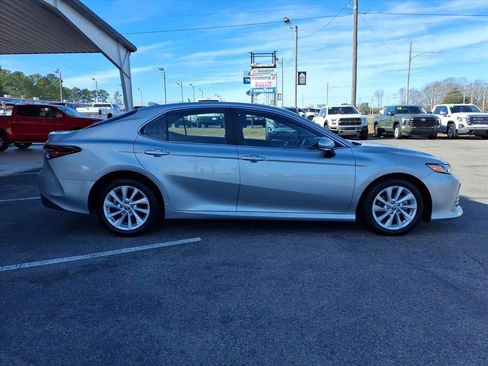 Used 2021 Toyota Camry LE image 8