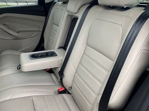 Used 2019 Ford Escape SEL AWD/4WD image 16