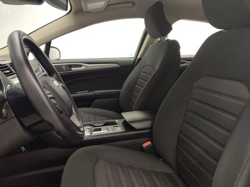 Used 2019 Ford Fusion SE FWD image 17