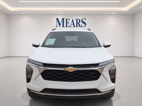 Used 2025 Chevrolet Trax LT w/ Driver Confidence Package FWD image 8