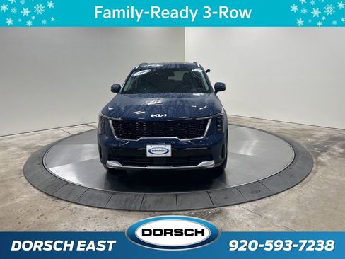 New 2025 Kia Sorento S image 2
