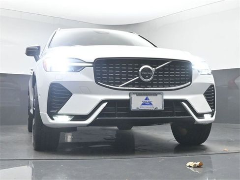Used 2022 Volvo XC60 B6 R-Design w/ Advanced Package image 38