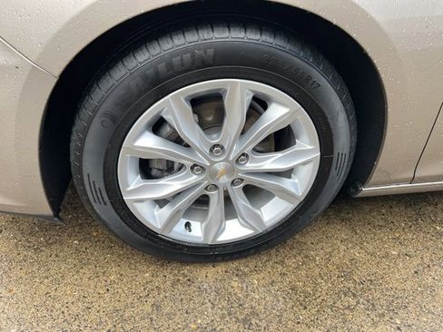 Used 2024 Chevrolet Malibu LT image 18