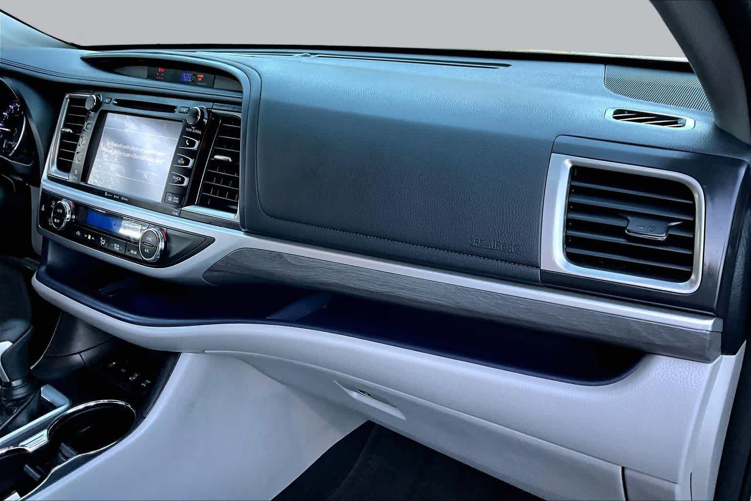 Certified 2018 Toyota Highlander Limited AWD/4WD image 17