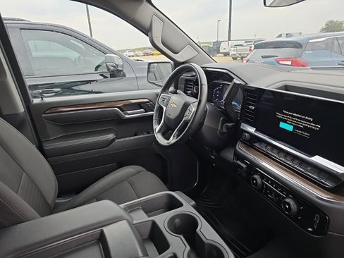 Used 2025 Chevrolet Silverado 1500 LT image 18