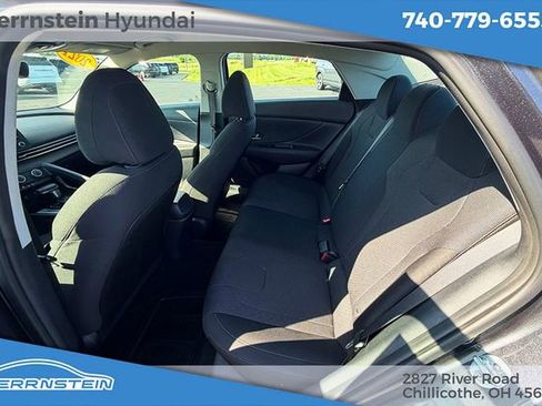 Used 2021 Hyundai Elantra SE FWD image 6