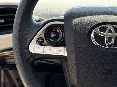 Used 2016 Toyota Prius Two FWD image 19