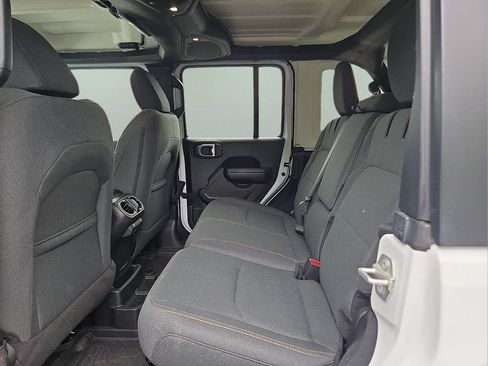 Used 2024 Jeep Wrangler Unlimited w/ Convenience Group AWD/4WD image 8