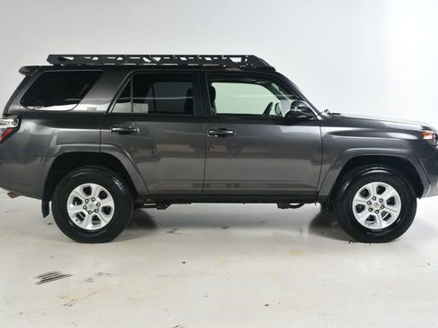 Used 2016 Toyota 4Runner SR5 Premium image 4
