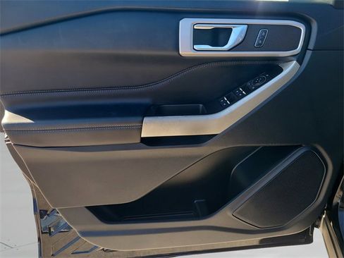 Used 2022 Ford Explorer XLT image 21