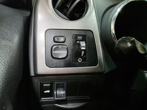 Used 2004 Toyota Matrix AWD image 33
