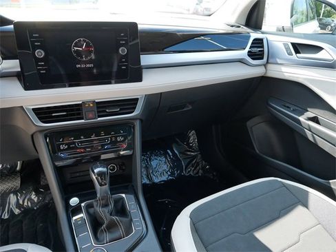 New 2025 Volkswagen Taos SE image 10