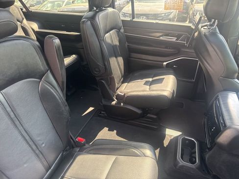 Used 2023 Jeep Wagoneer L Series III w/ Premium Group I image 10