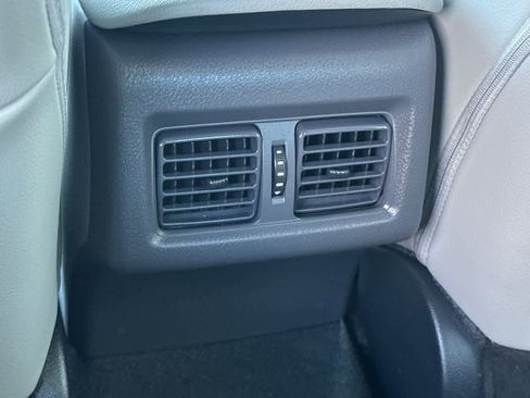 Used 2023 Toyota Camry SE image 14