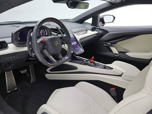 Used 2025 Lamborghini Revuelto AWD/4WD image 41
