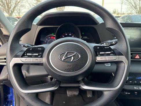 Certified 2023 Hyundai Elantra SEL w/ Preferred Accessory Package image 8