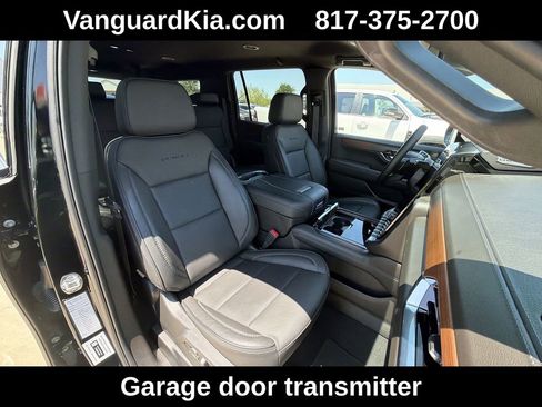 Used 2025 GMC Yukon XL Denali AWD/4WD image 32