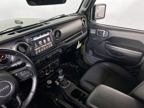 Used 2022 Jeep Gladiator Willys image 23