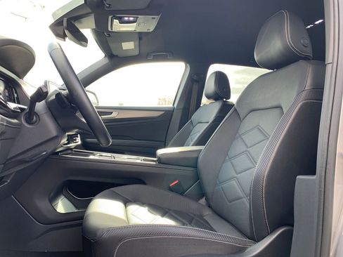 Used 2025 Volkswagen Atlas Cross Sport SE image 29