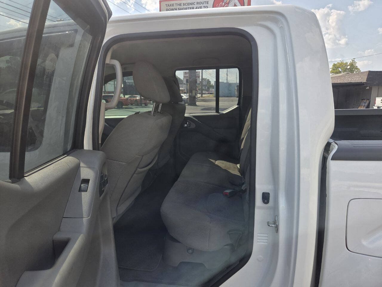 Used 2019 Nissan Frontier SV AWD/4WD image 15