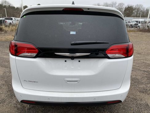 New 2026 Chrysler Voyager LX image 4