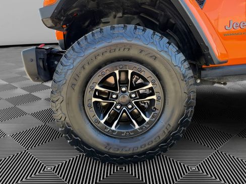 Used 2025 Jeep Wrangler Unlimited Rubicon AWD/4WD image 9
