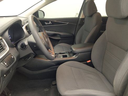 Used 2017 Kia Sorento FWD image 17