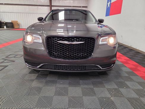 Used 2019 Chrysler 300 Touring w/ Sport Appearance Package image 22