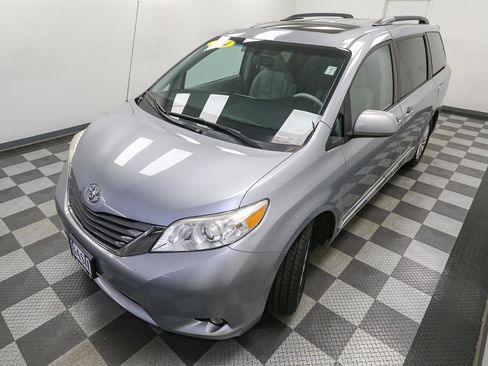 Used 2014 Toyota Sienna XLE FWD image 6
