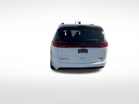New 2026 Chrysler Pacifica Limited image 38