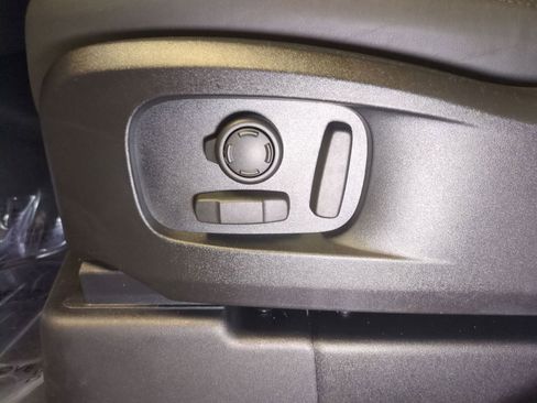 New 2026 Land Rover Defender 110 X-Dynamic SE image 14