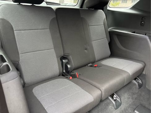 Used 2023 Chevrolet Traverse LT image 34