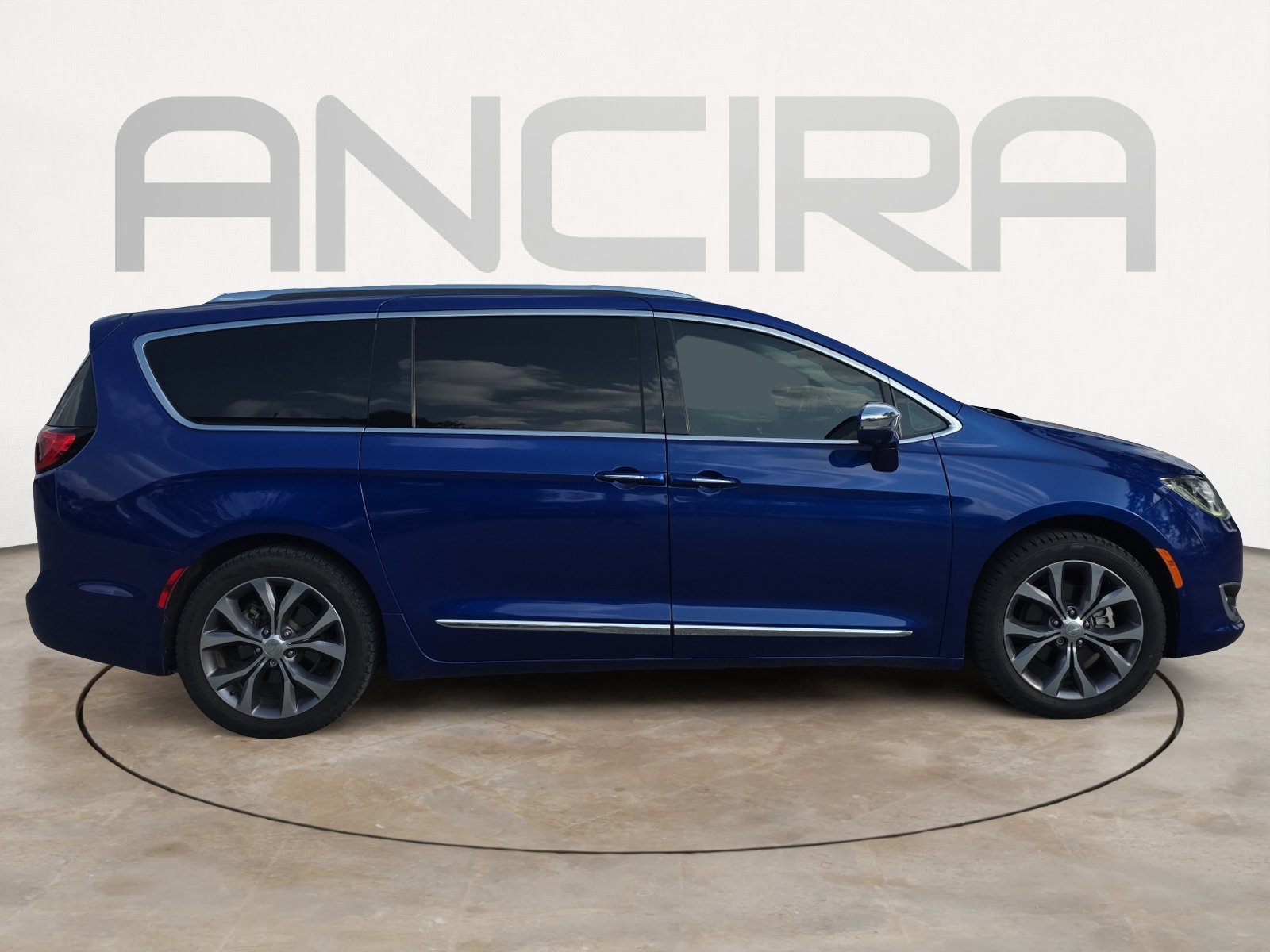 Used 2018 Chrysler Pacifica Limited w/ Tire & Wheel Group FWD image 9