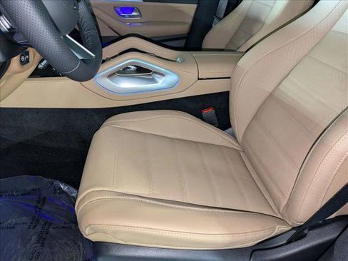 New 2026 Mercedes-Benz GLS 580 4MATIC image 3